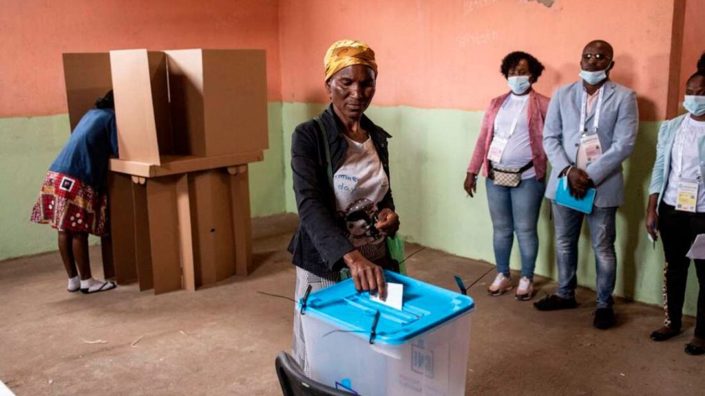 Angolans head to elections in tightest ever race